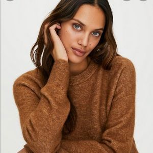 Aritzia Thurlow Sweater XS caramel brown colour